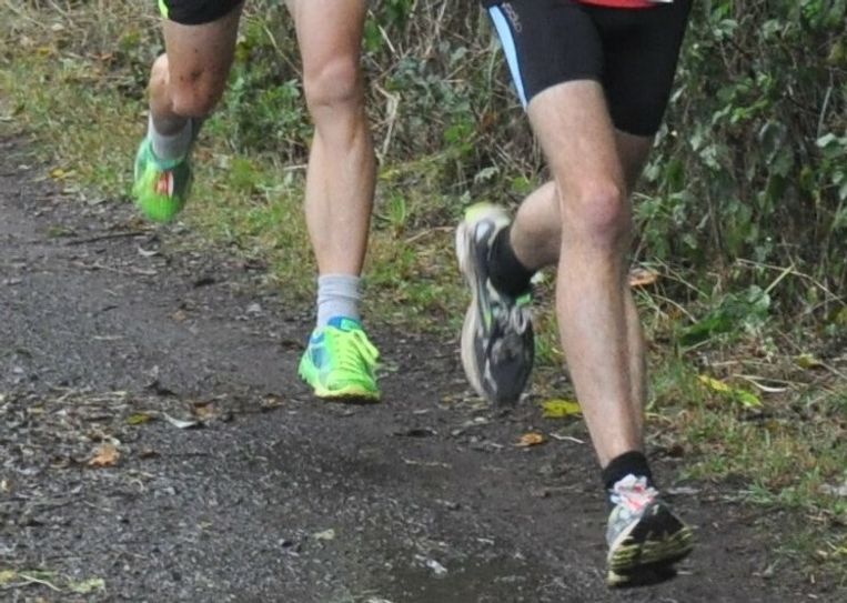 Fußballer der SG Mosel Löf laufen für strahlende Kinderaugen.