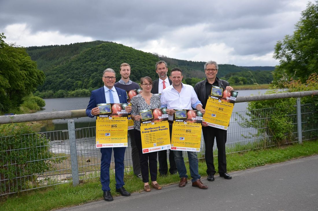 Fast wie Urlaub: Direkt am hochgestauten Rurseeifer und nahe am Nationalpark präsentieren Macher und Sponsoren ein umfangreiches Programm zum viertägigen Volksfest »Rursee in Flammen«.