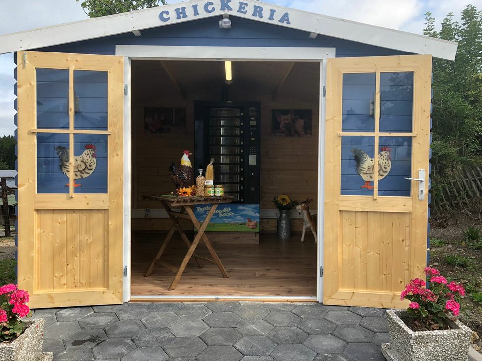 Zudem gibt es einen 24h-Eierautomat. Foto: T. Förster