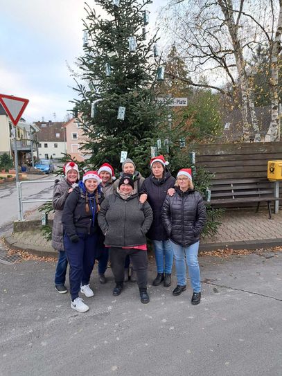 Der Christbaum ist geschmückt