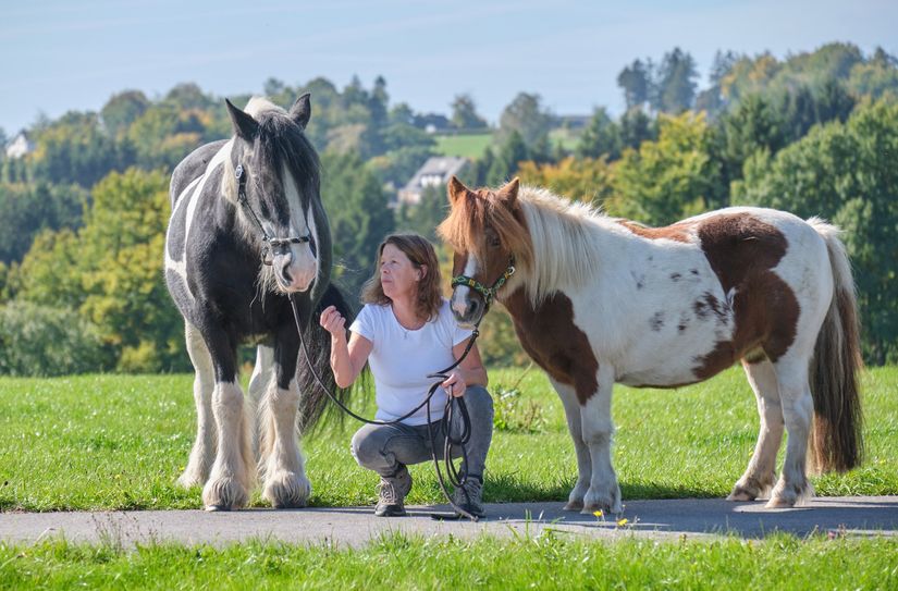 Christine Erkens liebt nicht nur Tiere, sondern kennt sich auch mit heimischen Kräutern aus.