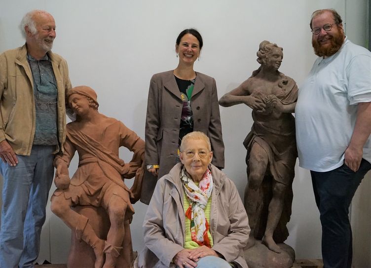 Die Geschwister Ines Cordes-Frick und Hans Ernst Cordes, Museumsdirektorin Dr. Viola Skiba, Kulturdezernent Markus Nöhl.