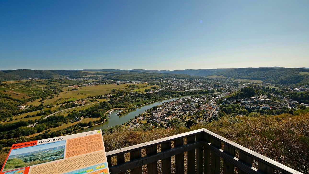 Atemberaubender Ausblick auf das weitläufige Saartal.