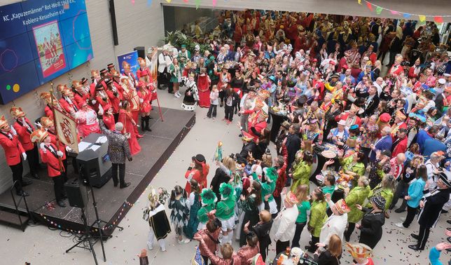 Aus dem gesamten Kammerbezirk waren sie zur Handwerkskammer Koblenz angereist: 600 Gäste, 51 Karnevalsvereine und 21 Tollitäten, die mit ihrem Programm für närrische Ausgelassenheit sorgten.