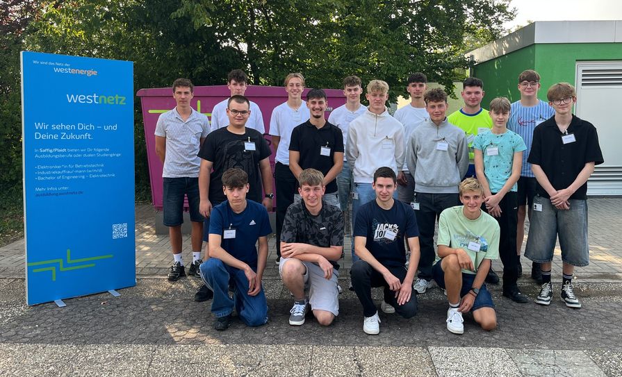 Ausbildungsstart bei Westnetz – 17 junge Menschen starten am Standort Rauschermühle in das Berufsleben.