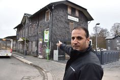 Shirko Ghaderpour will mit seiner Familie dem alten Bahnhof in Blankenheim-Wald neues Leben einhauchen.