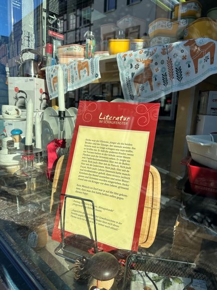Im Rahmen der »Münstereifeler Lebenslinien« gibt es eine Sonderedition von Literatur im Schaufenster.