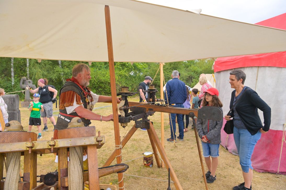 Antikes Handwerk wurde den Besuchern erklärt.