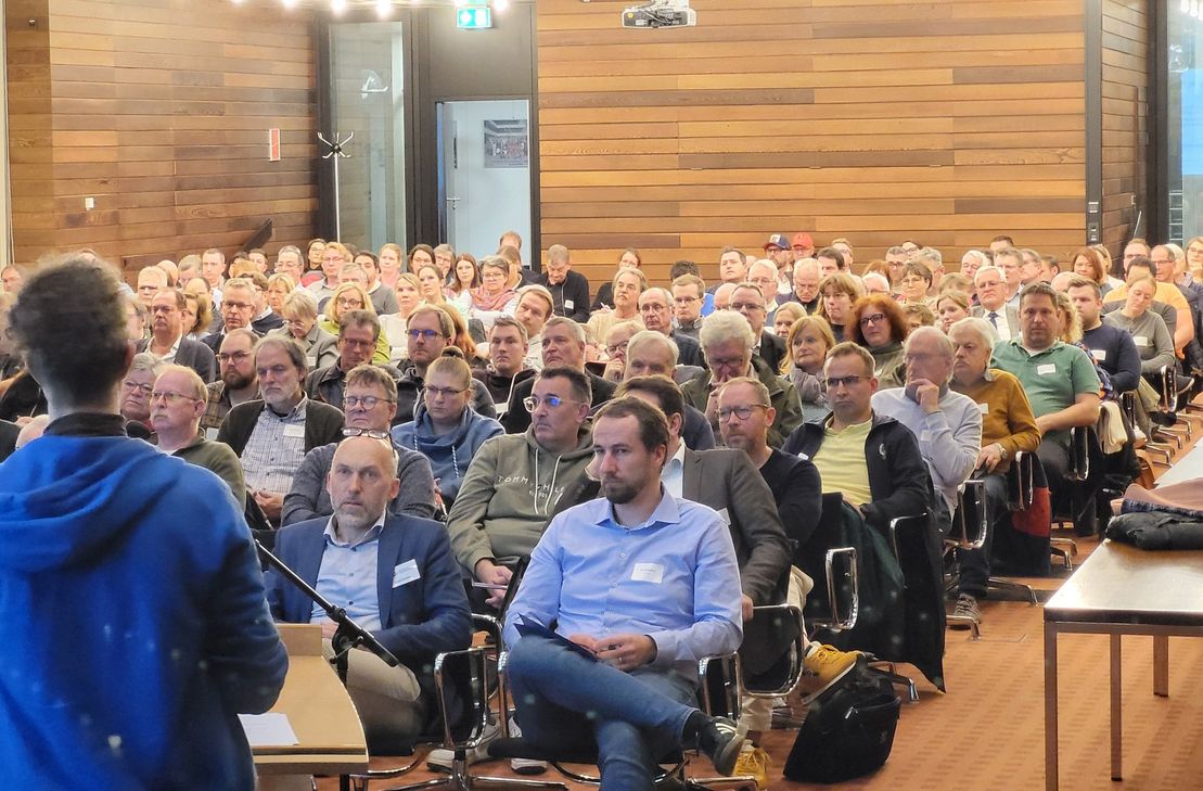 Volles Haus bei der Infoveranstaltung zu Fördermöglichkeiten der LEADER-Region Eifel.