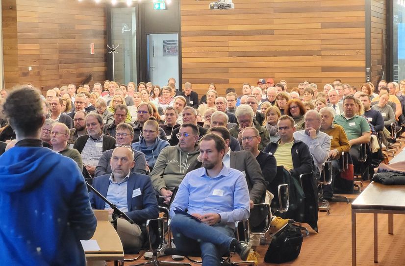 Volles Haus bei der Infoveranstaltung zu Fördermöglichkeiten der LEADER-Region Eifel.