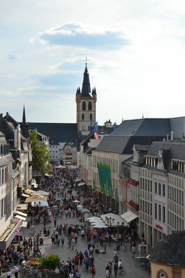 Der Mantelsonntag lockt am 29. Oktober wieder zahlreiche Besucher nach Trier. Foto: Archiv