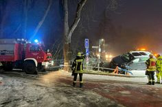 In Hargesheim schleudert ein SUV auf einer Brücke in ein Geländer.