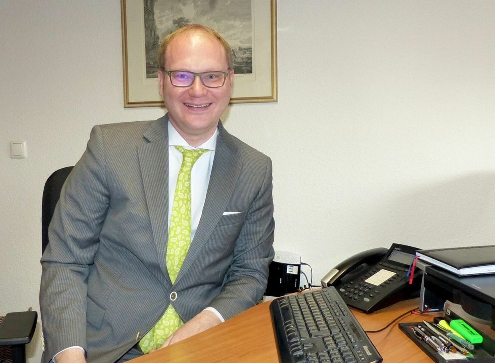 Die Straßenbaubeiträge liegen ihm noch immer schwer im Magen: Mario Genter aus Lammersdorf hat sich mit einer Petition an den Landtag gewandt, worin er eine Änderung der Stichtagsregelung anregt. Fotos: Hoffmann