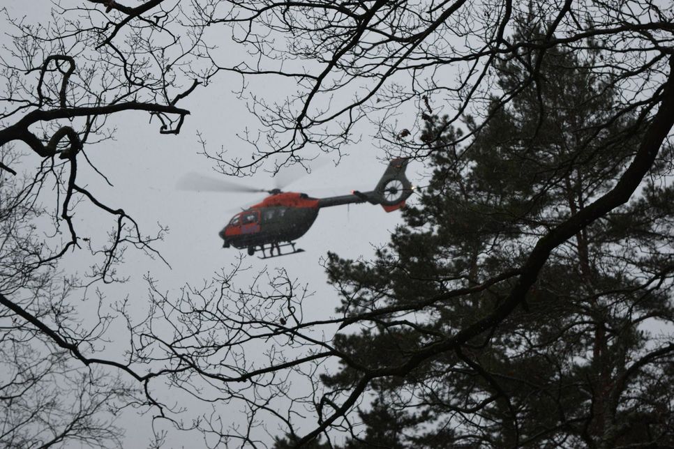 Der 67-Jährige wurde per Hubschrauber geborgen. Fotos/Video: Scholl