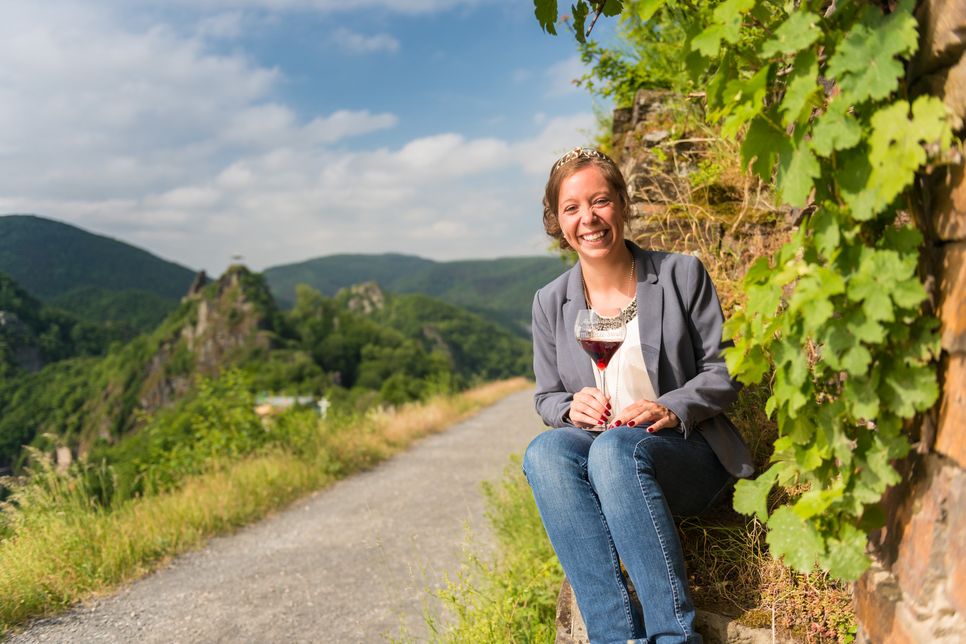 Ganz viel Unterstützung bei der Vorbereitung bekommt Michelle Skruth vom International Wine Institute und von den Winzern der Region. Foto: www.ahrwein.de/D. Ketz