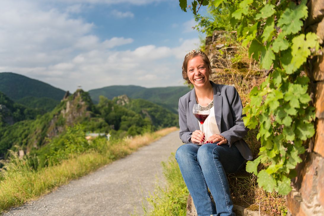 Ganz viel Unterstützung bei der Vorbereitung bekommt Michelle Skruth vom International Wine Institute und von den Winzern der Region. Foto: www.ahrwein.de/D. Ketz