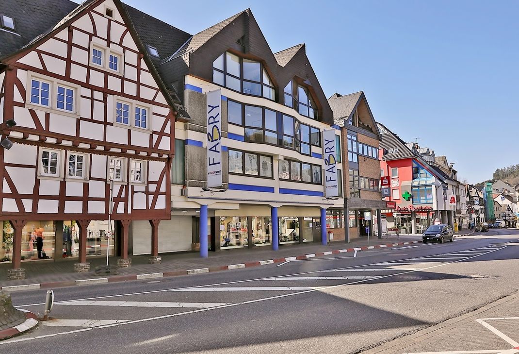 Auch das Kaufhaus Fabriy musste - bis auf die Poststelle und den Zeitungsverkauf - die Türen schließen. Foto: Werner Dreschers