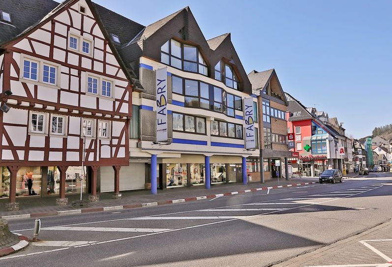 Auch das Kaufhaus Fabriy musste - bis auf die Poststelle und den Zeitungsverkauf - die Türen schließen. Foto: Werner Dreschers