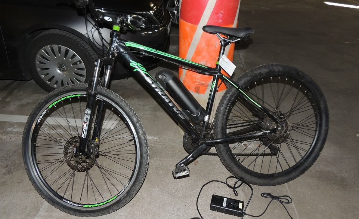 Zum von der Polizei sichergestellten Diebesgut gehört auch dieses E-Bike.