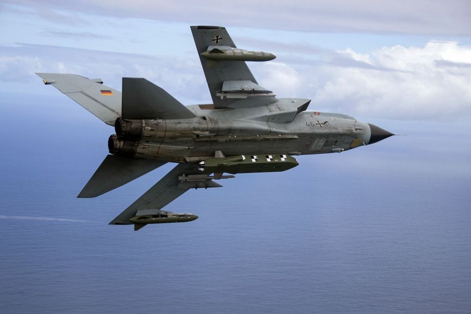 Die Tornados aus Büchel kommen während der Übung als Jagdbomber zum Einsatz. Hier im Bild mit dem Marschflugkörper "Taurus".