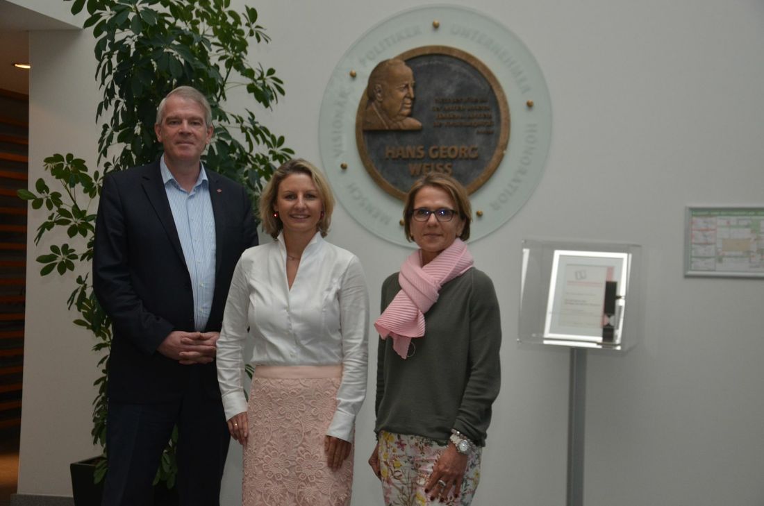 Daniela Jansen traf bei ihrem Besuch im Medienhaus Weiss auf die Geschäftsführer Martina Schmitz und Alexander Lenders. Foto: T. Förster