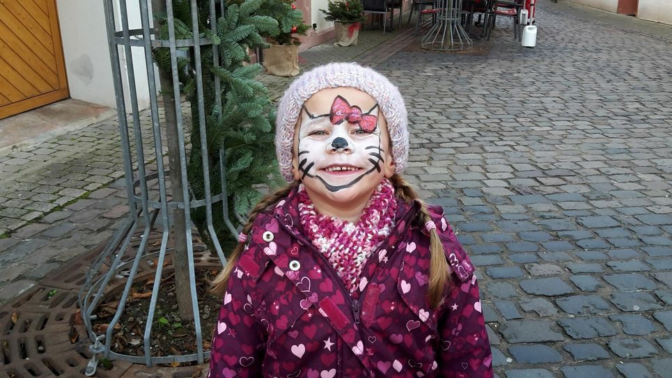Am Samstag veranstaltete der Saarburger Gewerbeverband Kinderschminken und einen Malwettbewerb. Foto: Privat