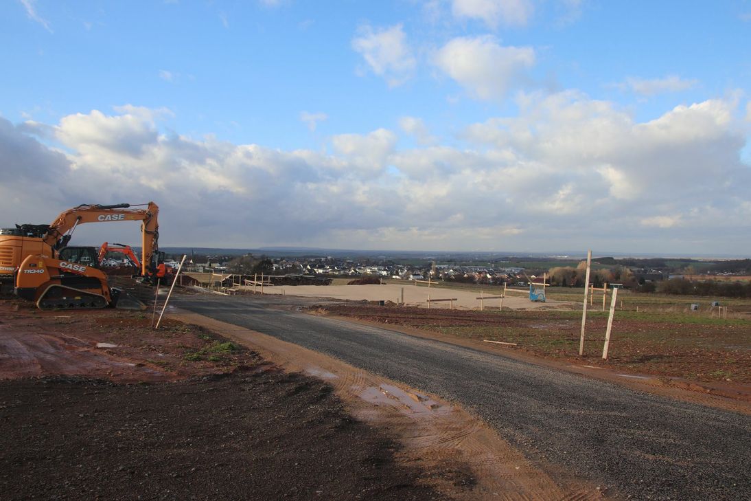 Im Bereich zwischen Kommern-Süd und Mechernich-Nord sind mehrere Neubaugebiete entstanden.  Ob das Blei im Boden dort gefährlich ist, soll nun eine neue Untersuchung klären. Foto: Nolden