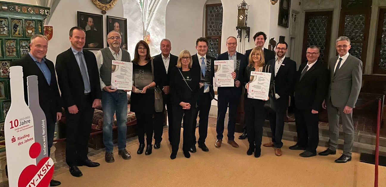 Im Fahnensaal der Burg Eltz hatten sich auch die Gewinner versammelt.
