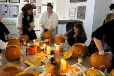 Die Halloween-Nacht im Hunsrück-Museum begeistert die jungen Teilnehmerinnen und Teilnehmer.