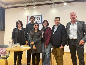 Von links: Marion Adams, Sven Teuber, Shida Bazyar, Dr. Tamara Breitbach, Heinz Ganz-Ohlig und Stadtbürgermeister Christoph König.