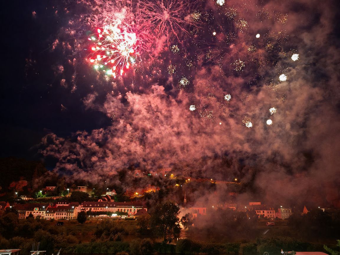 Den Abschluss des ersten Festtages bildet gegen 22.45 Uhr das traditionelle Feuerwerk über der Mosel.