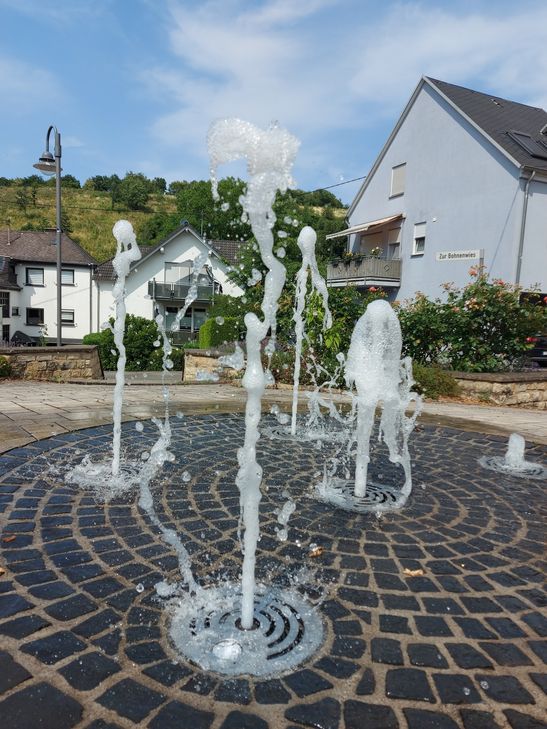 Springbrunnen am Bürgerhaus in Mertesdorf