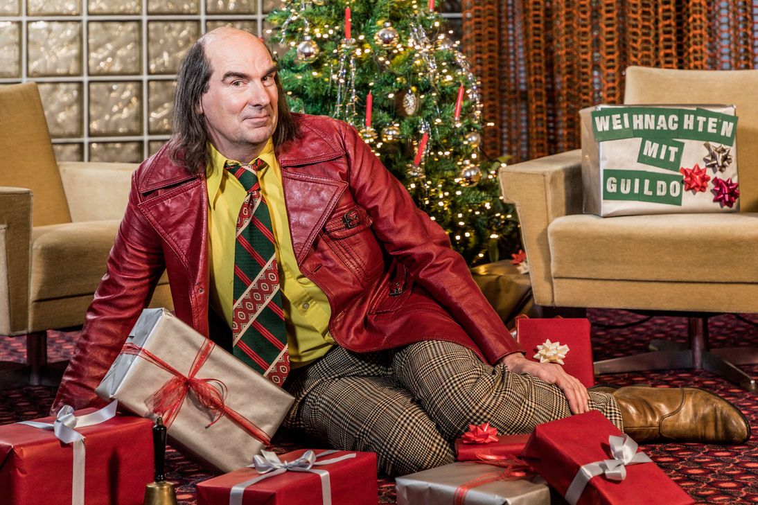 Guildo Horn, der „Meister des Herzens“ und Sänger mit Kultstatus, spricht über seine Kindheitserinnerungen, die Weihnachtsrituale seiner Familie und den Zauber seiner Heimatstadt Trier.