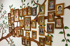 Die Teamfotos der Geburtshilfe bilden den Lebensbaum.