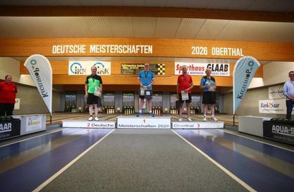 Das Foto zeigt die Siegerehrung in Obertal (von links nach rechts: Wolfgang Gerhardus (VHK Herne), Hilbert Wagner (KV Mittelsaar), Peter Roth (Saartal Saarburg) und Helmut Abeln (Quakenbrück SK)