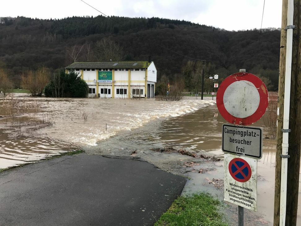 Der Campingplatz in Nehren steht schon unter Wasser.