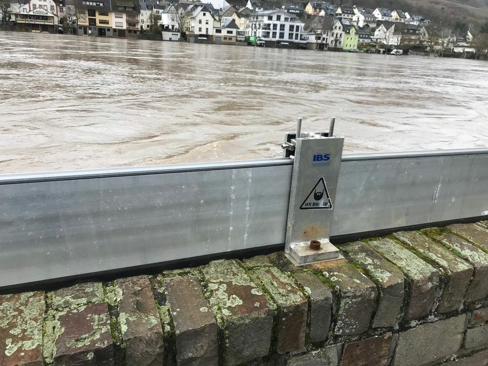 In Zell soll der Hochwasserschutz die Fluten der Mosel abhalten.