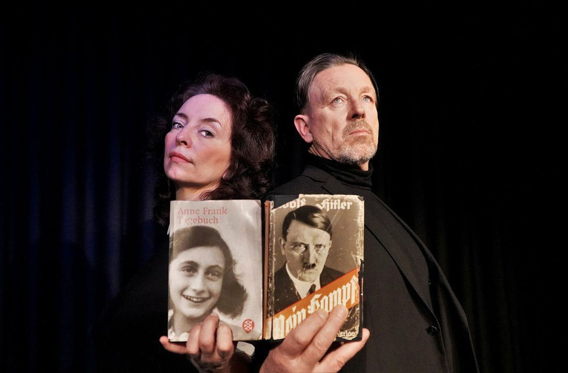 Marianne Blum und Thomas Linke präsentieren das Bühnenprogramm "Annes Kampf".