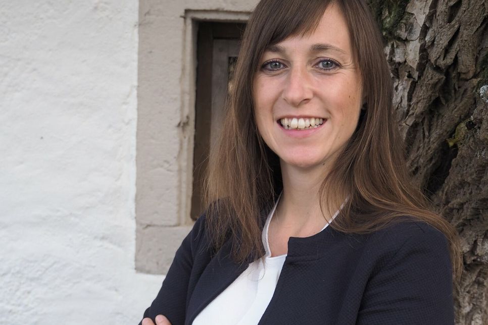 Janine Fischer ist Juristin, Verwaltungsbeamtin und seit 2021 Bürgermeisterin von Wolsfeld.