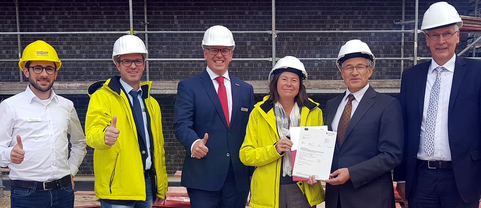 Unser Foto zeigt (v. l.): Tobias Schäfer (HWK-Referatsleiter Finanz- und Rechnungswesen), Thomas Sandner (HWK-Geschäftsführer und Projektleiter), Axel Bettendorf (HWK-Hauptgeschäftsführer), Ulrike Höfken (Energieministerin RLP), Rudi Müller (Präsident der HWK) und Werner Robrecht (Ministerialreferent). Foto: HWK