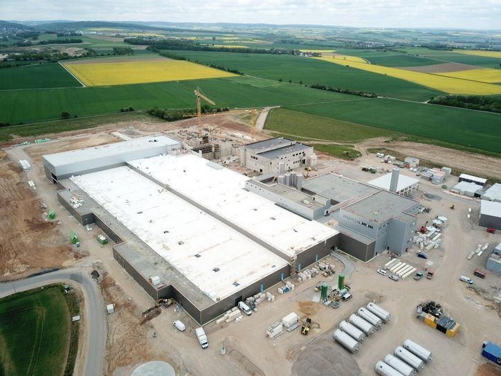 Die Rohmilch, die Hochwald im neuen Werk Obergartzem verarbeiten wird, stammt von den genossenschaftlichen Eigentümern. Etwa 1.250 Landwirte der insgesamt 3.000 Mitgliedslieferanten liegen im Einzugsgebiet des Obergartzemer Werkes. Foto: Hochwald Foods