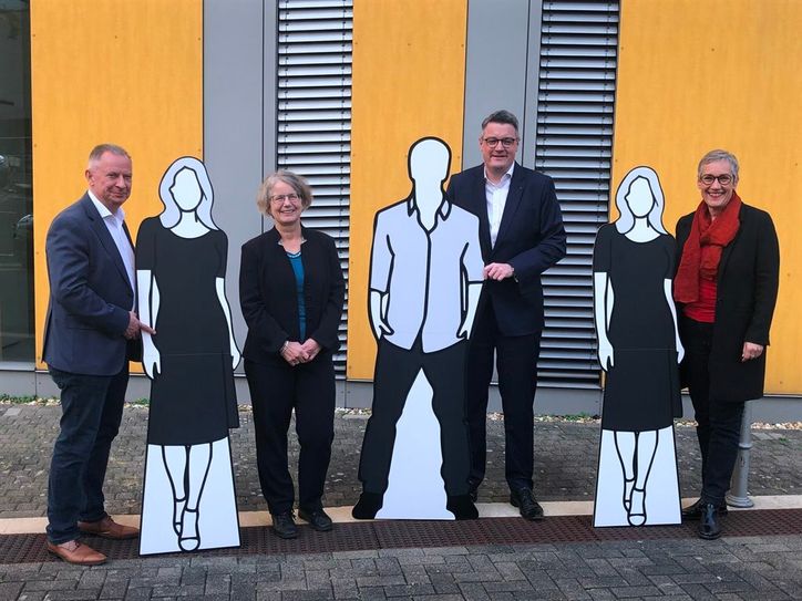 Durch die Wiederbelebung des Studienstandortes Aachen für das Grundschullehramt wollen die Spitzen von Stadt und Städteregion Aachen sowie den Kreisen Düren und Heinsberg echte Nachwuchs-Lehrkräfte statt Pappkameraden für die Bildung der Kinder gewinnen