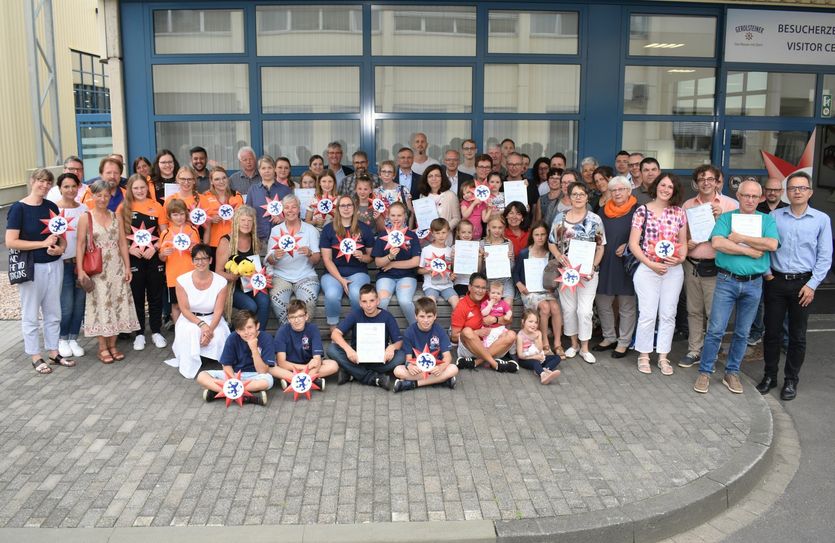 Im Besucherzentrum des Gerolsteiner Brunnen wurden die 16 Projekte ausgezeichnet. Foto: Woltmann