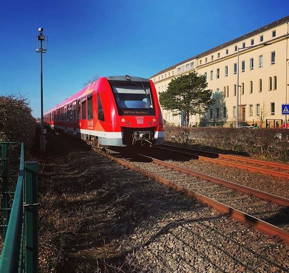Die  Eifelstrecken der Deutschen Bahn können jetzt elektrifiziert werden.