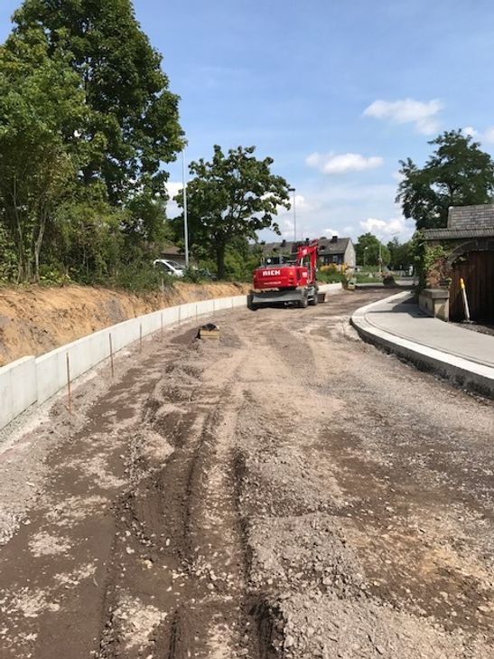 Die Bauarbeiten verlaufen nach Plan. Bald soll die Aldi-Zufahrt wieder zugänglich sein.