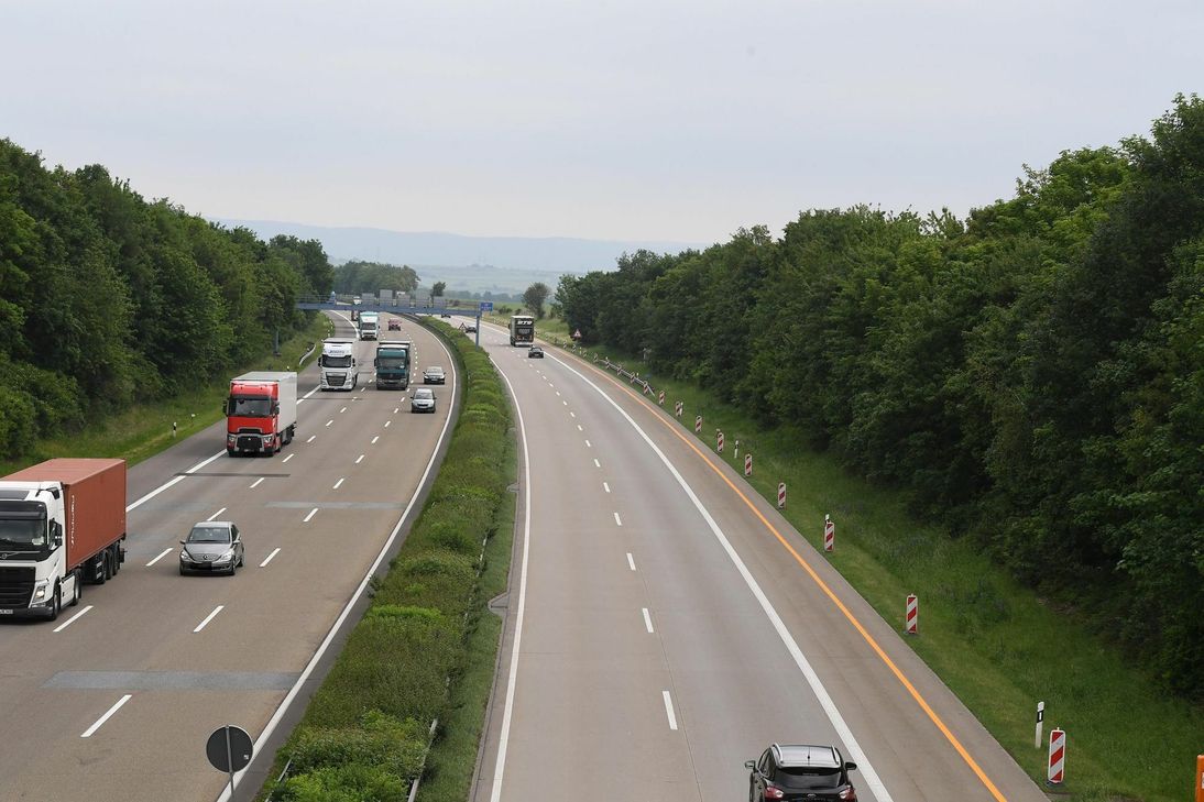 Die Mendiger Autobahnpolizei ist auf der A 61 zwischen dem Meckenheimer Kreuz und Koblenz-Metternich, der A 573 (Zubringer aus Richtung Bad Neuenahr) und der A 48 zwischen dem Koblenzer Kreuz und Ulmen für etwas mehr als 102 Kilometer zuständig. An Werktagen sind auf diesen Abschnitten rund 100.000 Fahrzeuge unterwegs.