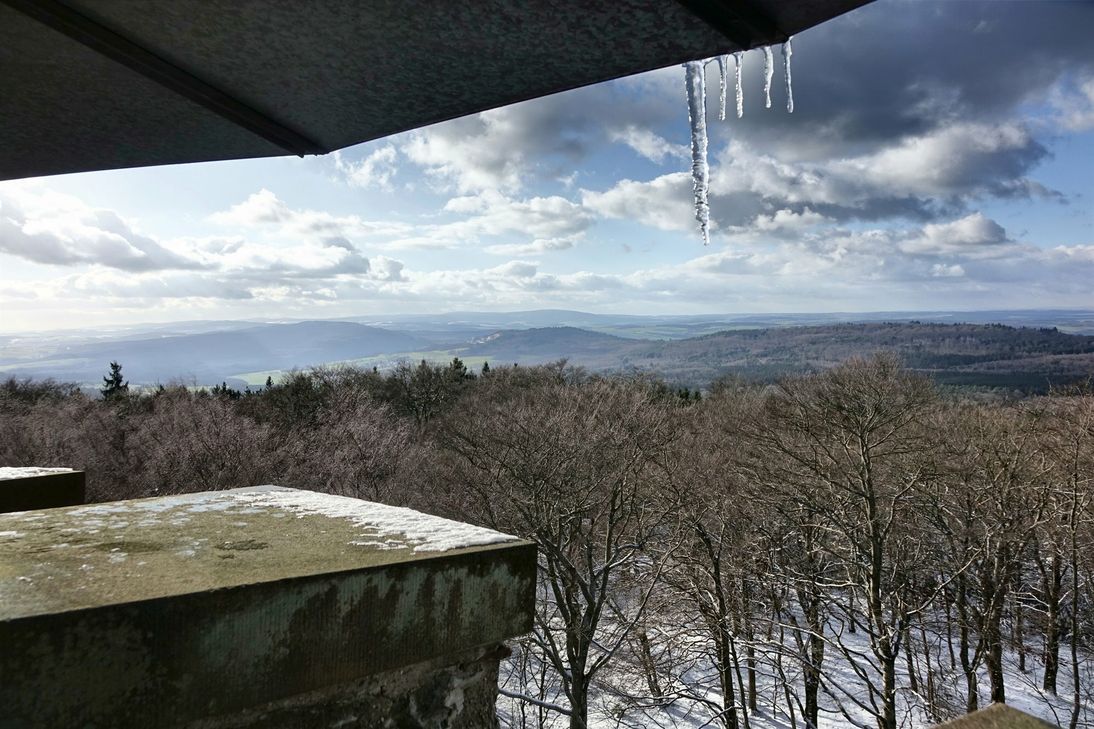 Winterliches Soonwald-Panorama von der Aussichtsplattform des Alteburgturms.