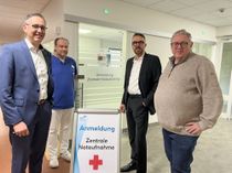 Martin Milde (v.li.), Dr. Marcus Münch, Bernd Junker und Frank Gummelt stellten die neue Portalpraxis im Kreiskrankenhaus Mechernich vor.