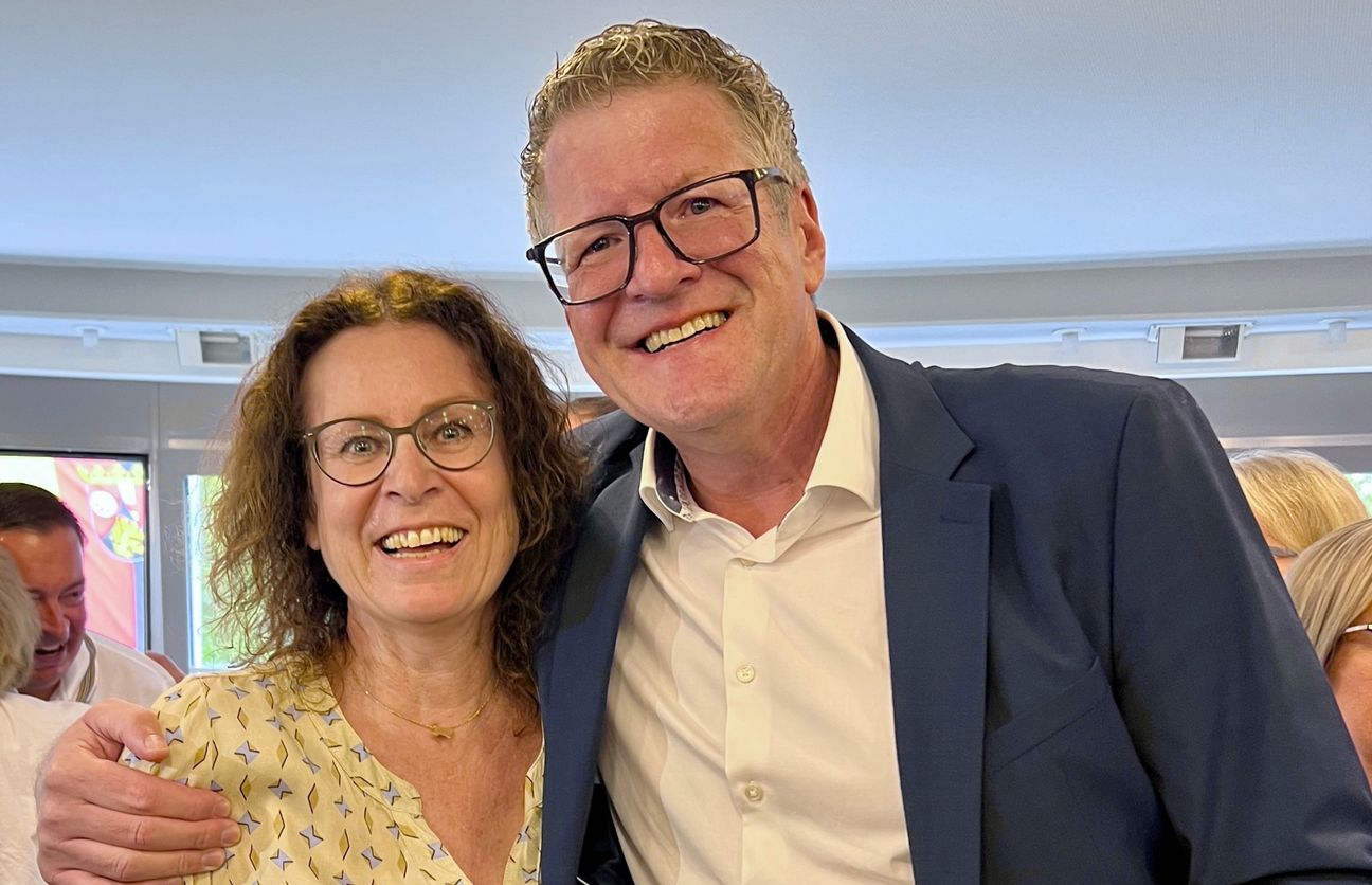 Glücklicher Gewinner: Prof. Dr. Jörn Patzak mit seiner Frau Marion.