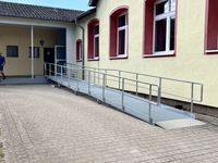 ... und einen barrierefreien Zugang in die alte Schule.